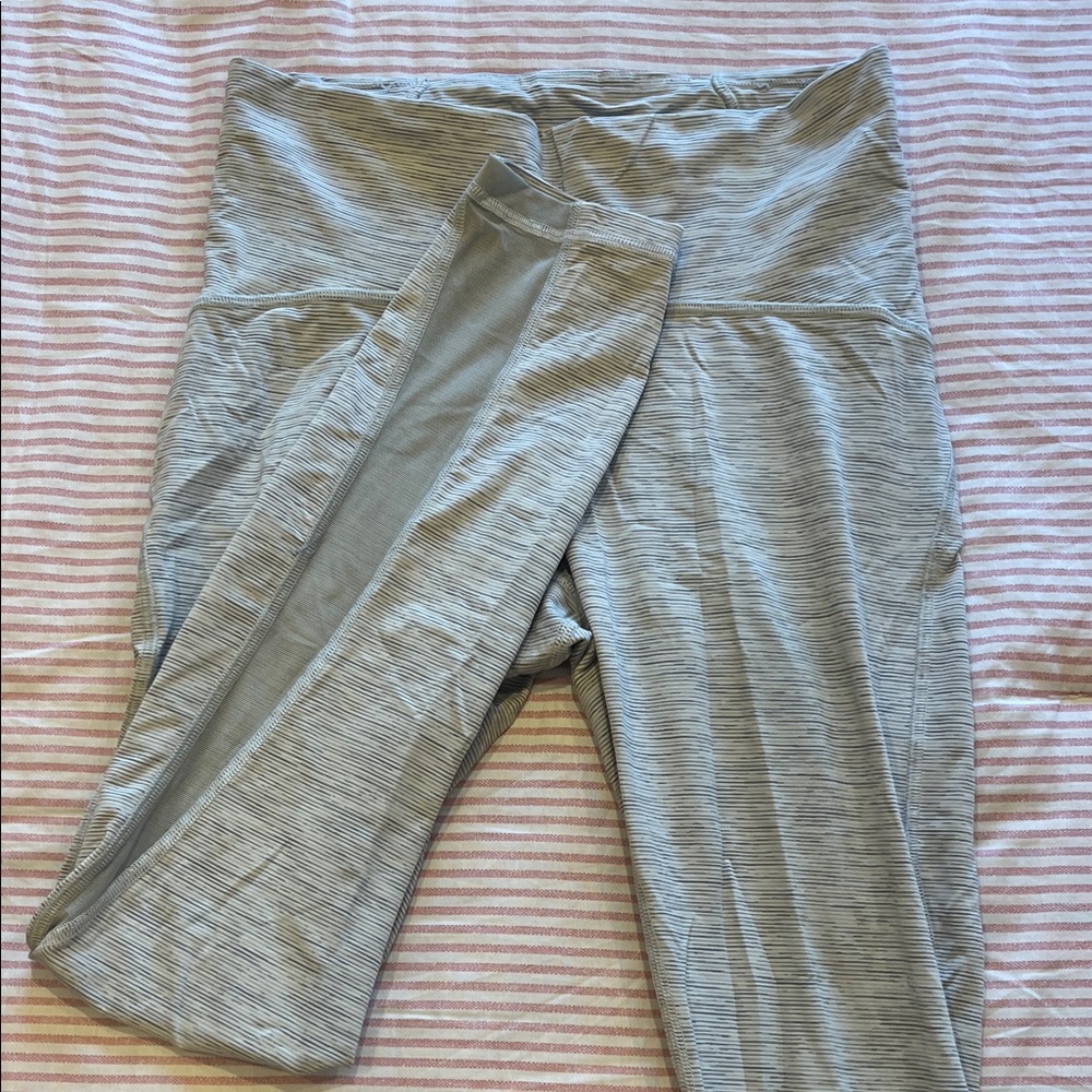 Lululemon Light grey 3/4 leggings